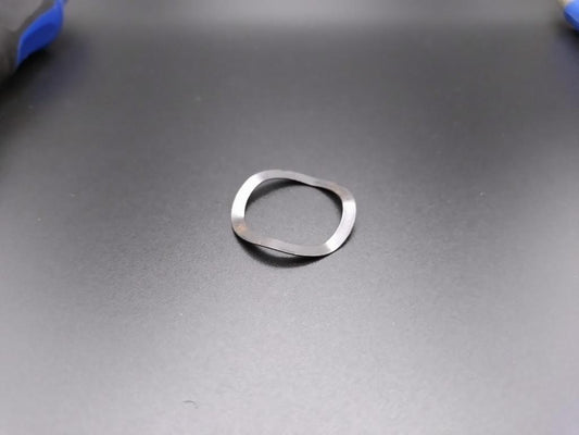 WANDLER Elektroroller Ersatzteil - Elastische Unterlegscheibe Lenksäule D22 x D28.5 x S0.3, eine Wellenform elastische Unterlegscheibe für den Lenker von WANDLER Elektrorollern.